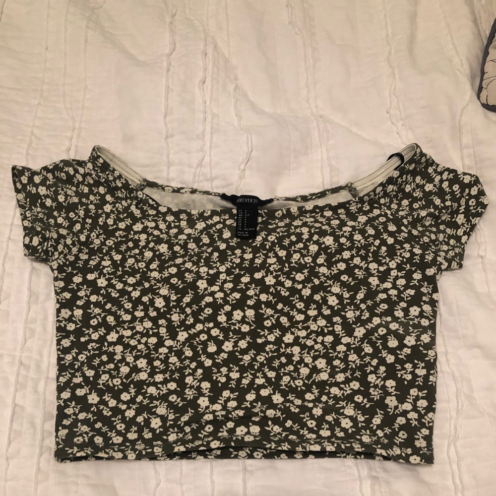 Short sleeve crop top